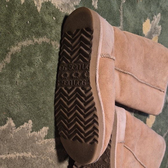 UGG Classic Tan Winter Boots - Picture 3 of 7